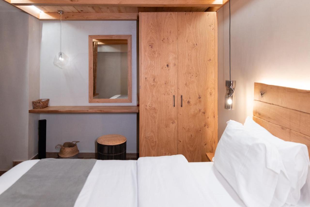 Theros By Agora Luxury In The Heart Of Heraklion (Crete)